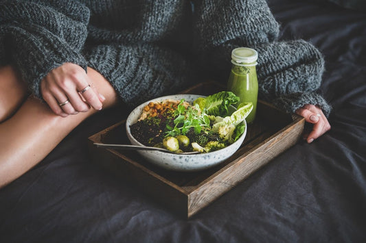 healthy meal and green juice supporting gut health and inflammation conscious skincare habits