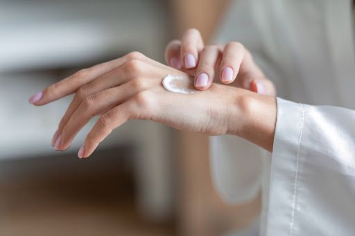 Preview image for is-your-skin-dry-or-dehydrated-here-is-how-you-can-tell